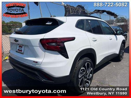 Summit White 2026 Chevrolet Trax FWD 2RS
