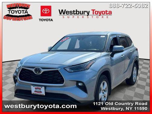 Moon Dust 2022 Toyota Highlander LE