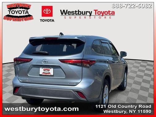Moon Dust 2022 Toyota Highlander LE