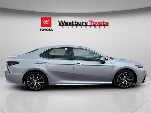 2024 Toyota Camry Hybrid SE