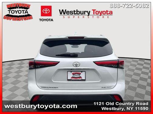 Wind Chill Pearl 2023 Toyota Highlander XLE