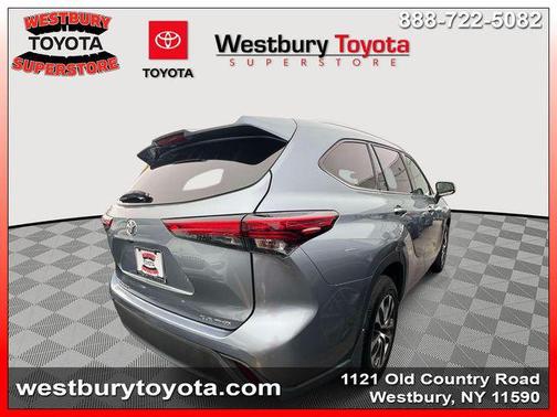 Moon Dust 2021 Toyota Highlander XLE