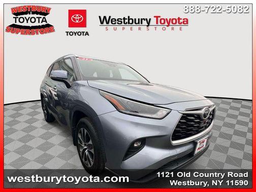 Moon Dust 2021 Toyota Highlander XLE