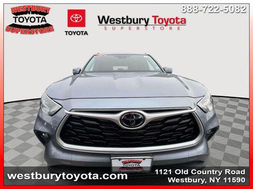 Moon Dust 2021 Toyota Highlander XLE