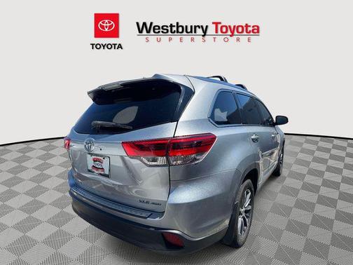 Celestial Silver Metallic 2019 Toyota Highlander XLE