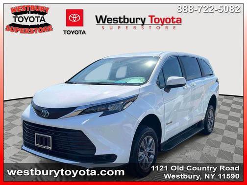 Ice 2025 Toyota Sienna LE