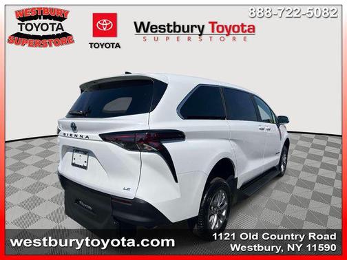 Ice 2025 Toyota Sienna LE