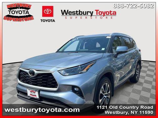 Moon Dust 2023 Toyota Highlander XLE