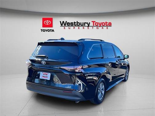 2023 Toyota Sienna XLE 8 Passenger