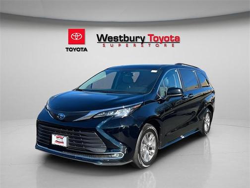 2023 Toyota Sienna XLE 8 Passenger