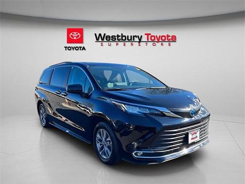 2023 Toyota Sienna XLE 8 Passenger