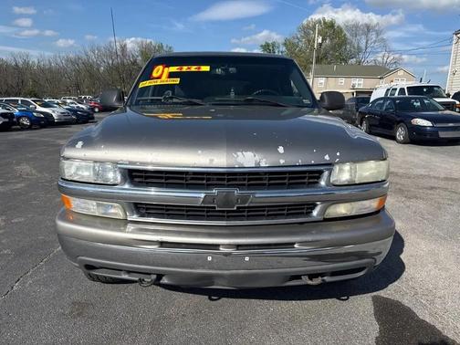 TAN 2001 Chevrolet Tahoe LT