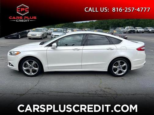 WHITE 2013 Ford Fusion SE