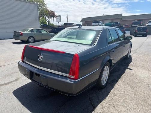 GREY 2009 Cadillac DTS 1SB