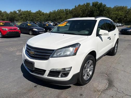 WHITE 2015 Chevrolet Traverse 2LT