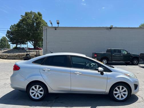 2013 Ford Fiesta SE Sedan
