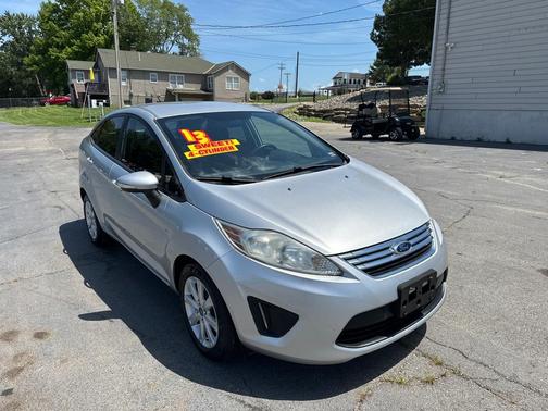 2013 Ford Fiesta SE Sedan