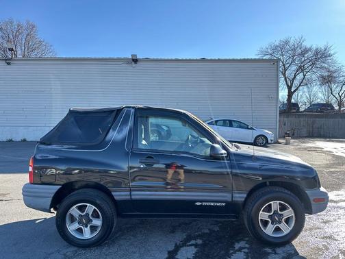2002 Chevrolet Tracker 2-Door Convertible 2WD