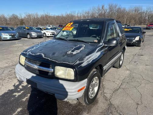 2002 Chevrolet Tracker 2-Door Convertible 2WD