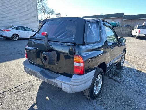 2002 Chevrolet Tracker 2-Door Convertible 2WD