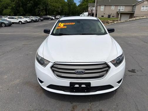 WHITE 2018 Ford Taurus SE FWD