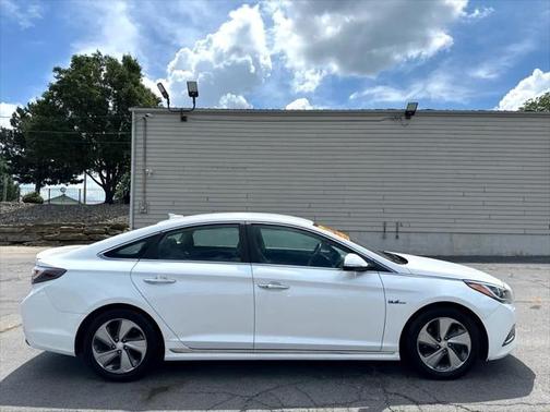 2017 Hyundai SONATA Hybrid Limited