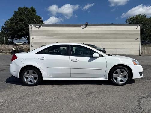 WHITE 2010 Pontiac G6 Base