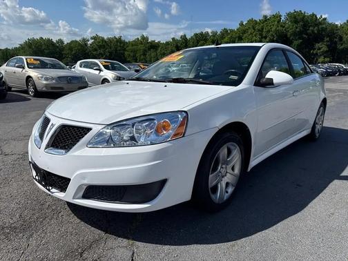 WHITE 2010 Pontiac G6 Base