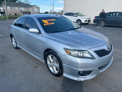 SILVER 2011 Toyota Camry SE