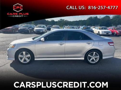 SILVER 2011 Toyota Camry SE