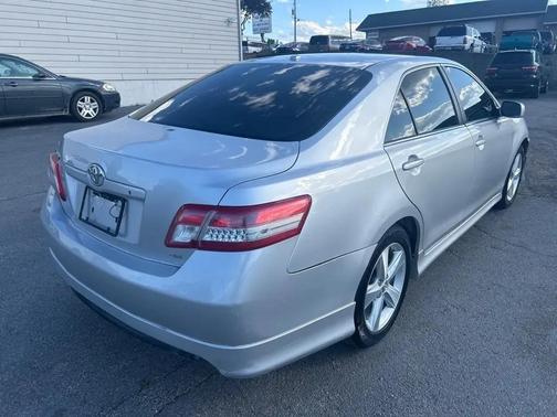 SILVER 2011 Toyota Camry SE