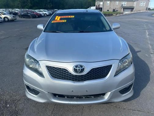 SILVER 2011 Toyota Camry SE