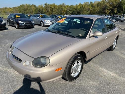 1999 Ford Taurus SE