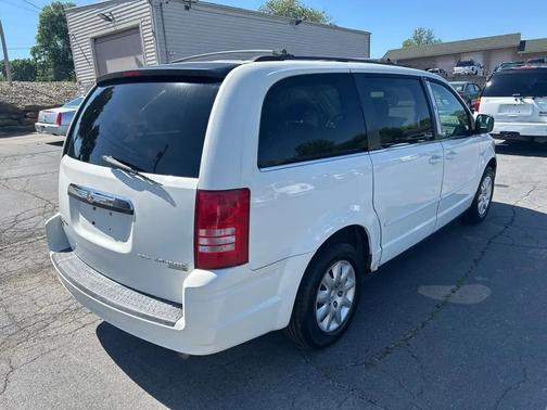 WHITE 2010 Chrysler Town & Country LX