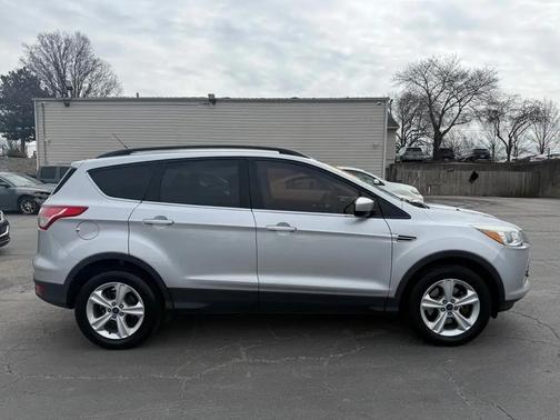 SILVER 2016 Ford Escape SE
