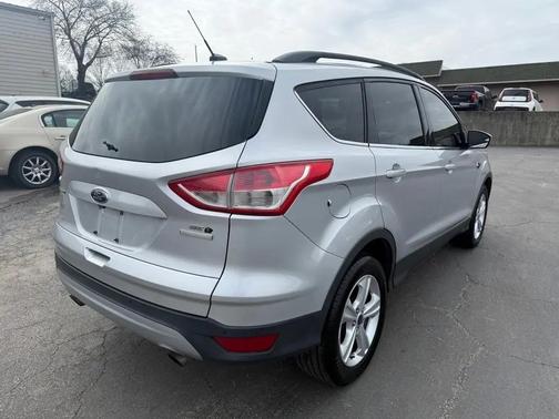 SILVER 2016 Ford Escape SE