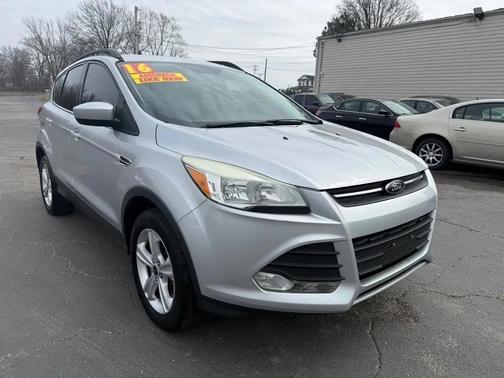 SILVER 2016 Ford Escape SE