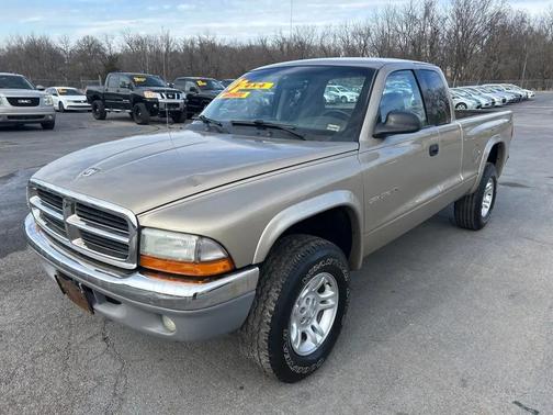 GOLD 2002 Dodge Dakota SLT Club Cab