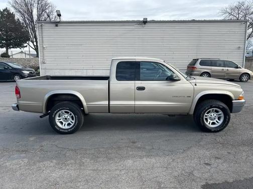 GOLD 2002 Dodge Dakota SLT Club Cab