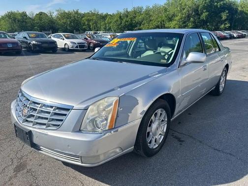 Radiant Silver 2009 Cadillac DTS 1SC