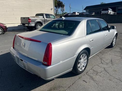 Radiant Silver 2009 Cadillac DTS 1SC