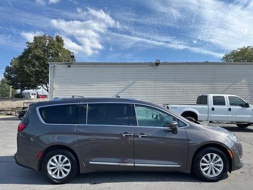 2019 Chrysler Pacifica Touring L
