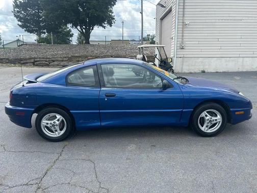 Electric Blue Metallic 2004 Pontiac Sunfire Coupe w/1SV