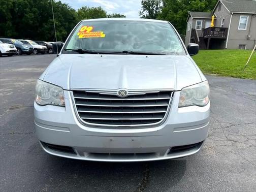 2009 Chrysler Town & Country LX