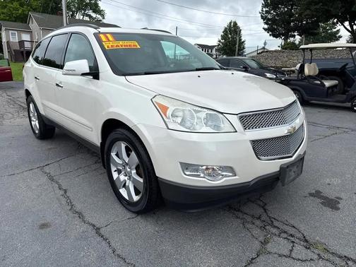 WHITE 2011 Chevrolet Traverse LTZ