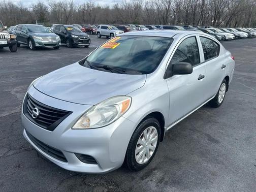 SILVER 2012 Nissan Versa 1.6 S