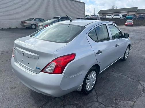 SILVER 2012 Nissan Versa 1.6 S