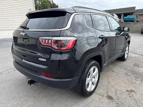 Diamond Black Crystal Pearlcoat 2018 Jeep Compass Latitude
