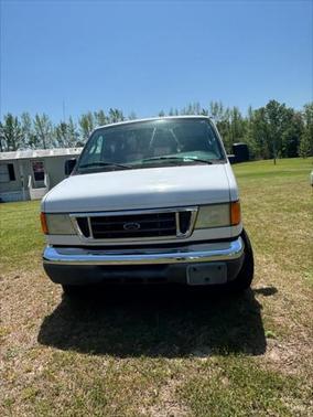 2004 Ford E350 Super Duty XL Wagon