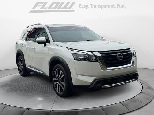 White 2024 Nissan Pathfinder Platinum